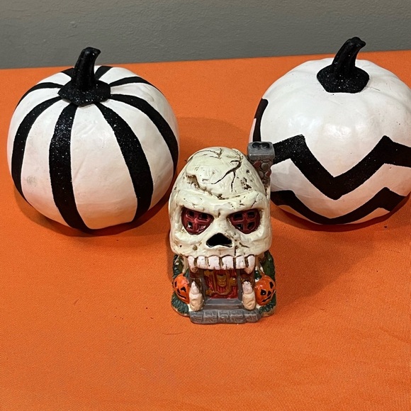 Halloween Skull and Pumpkin Decor set - Picture 1 of 16